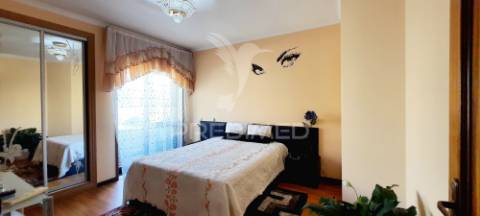Apartamento t2+1 com 2 garagens box, em águas santas, maia
