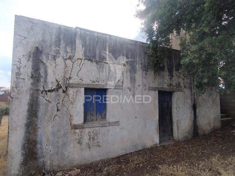 Terreno com casa antigo