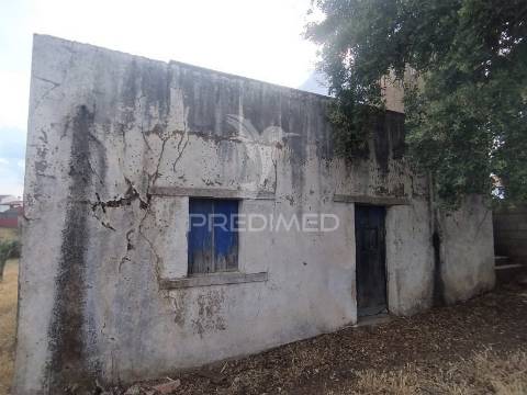 Terreno com casa antigo