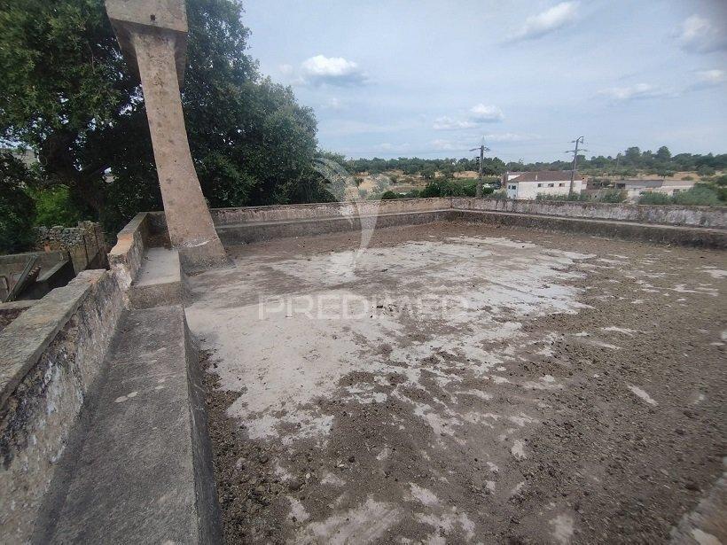Terreno com casa antigo