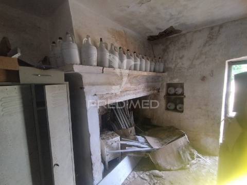 Terreno com casa antigo