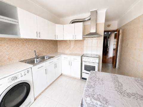 Apartamento t2 tapada das mercês | sintra | elevador | varanda | vista palácio da pena