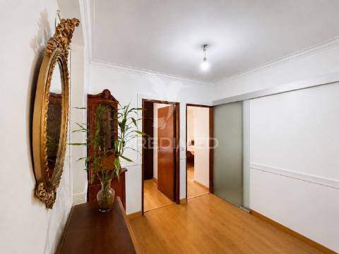 Apartamento t2 tapada das mercês | sintra | elevador | varanda | vista palácio da pena