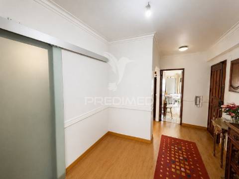 Apartamento t2 tapada das mercês | sintra | elevador | varanda | vista palácio da pena