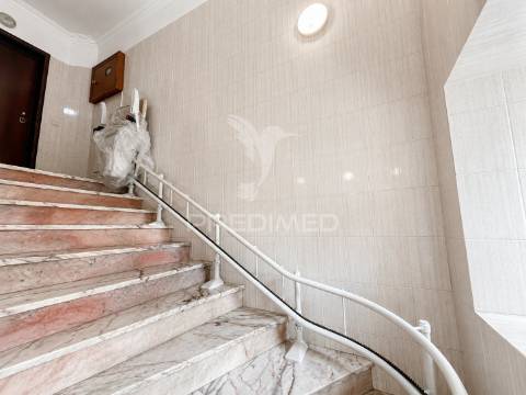 Apartamento t2 tapada das mercês | sintra | elevador | varanda | vista palácio da pena