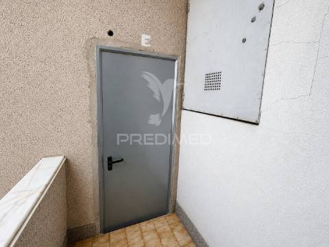 Apartamento t2 tapada das mercês | sintra | elevador | varanda | vista palácio da pena