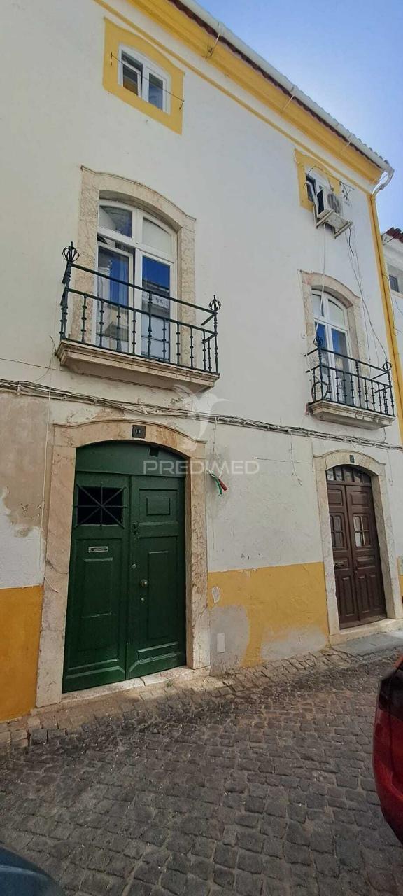 Prédio de charme com 6 suites e terraço no centro histórico de elvas