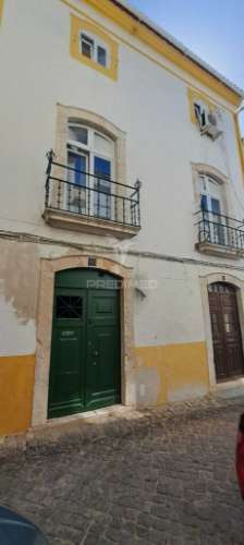 Prédio de charme com 6 suites e terraço no centro histórico de elvas