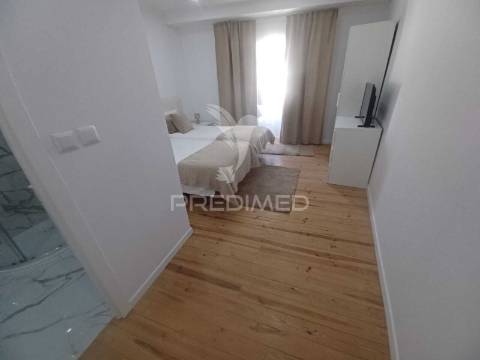 Prédio de charme com 6 suites e terraço no centro histórico de elvas