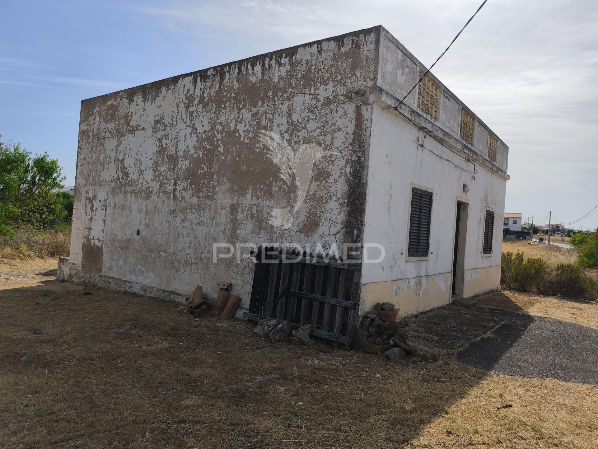 Albufeira - moradia com terreno misto a dois passos da praia da falésia