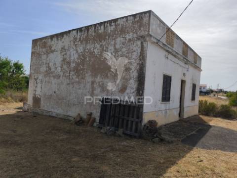 Albufeira - moradia com terreno misto a dois passos da praia da falésia