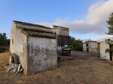 Albufeira - moradia com terreno misto a dois passos da praia da falésia