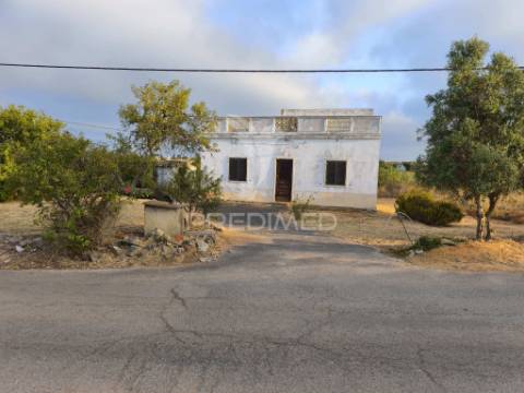 Albufeira - moradia com terreno misto a dois passos da praia da falésia