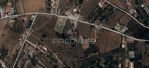 Albufeira - moradia com terreno misto a dois passos da praia da falésia