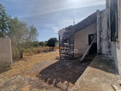 Albufeira - moradia com terreno misto a dois passos da praia da falésia