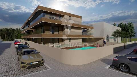 Apartamento t1 c/terraço - condomínio a 300m da praia,
