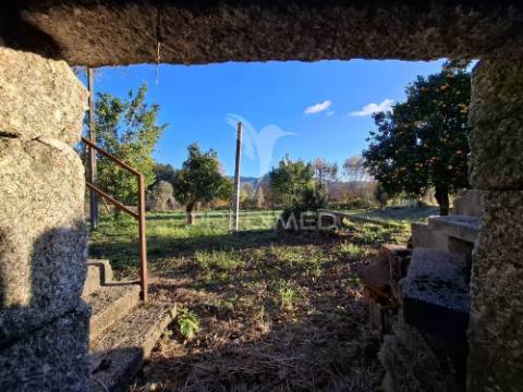 Moradia em pedra p/ restauro em valdreu, vila verde