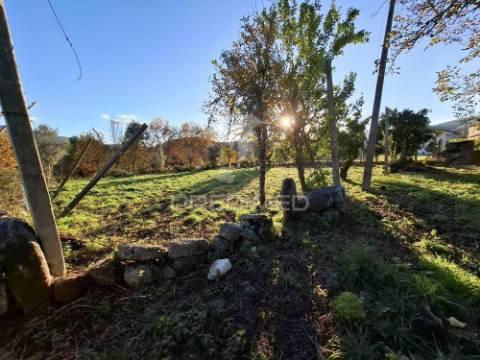 Moradia em pedra p/ restauro em valdreu, vila verde