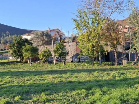 Moradia em pedra p/ restauro em valdreu, vila verde