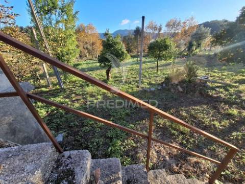 Moradia em pedra p/ restauro em valdreu, vila verde