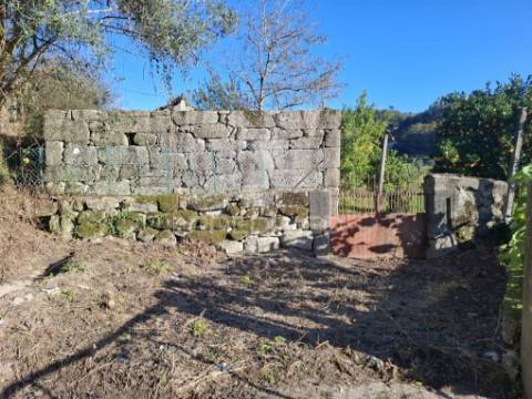 Moradia em pedra p/ restauro em valdreu, vila verde