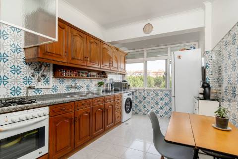 Apartamento t2 c/  varandas  - forte da casa - vila franca de xira
