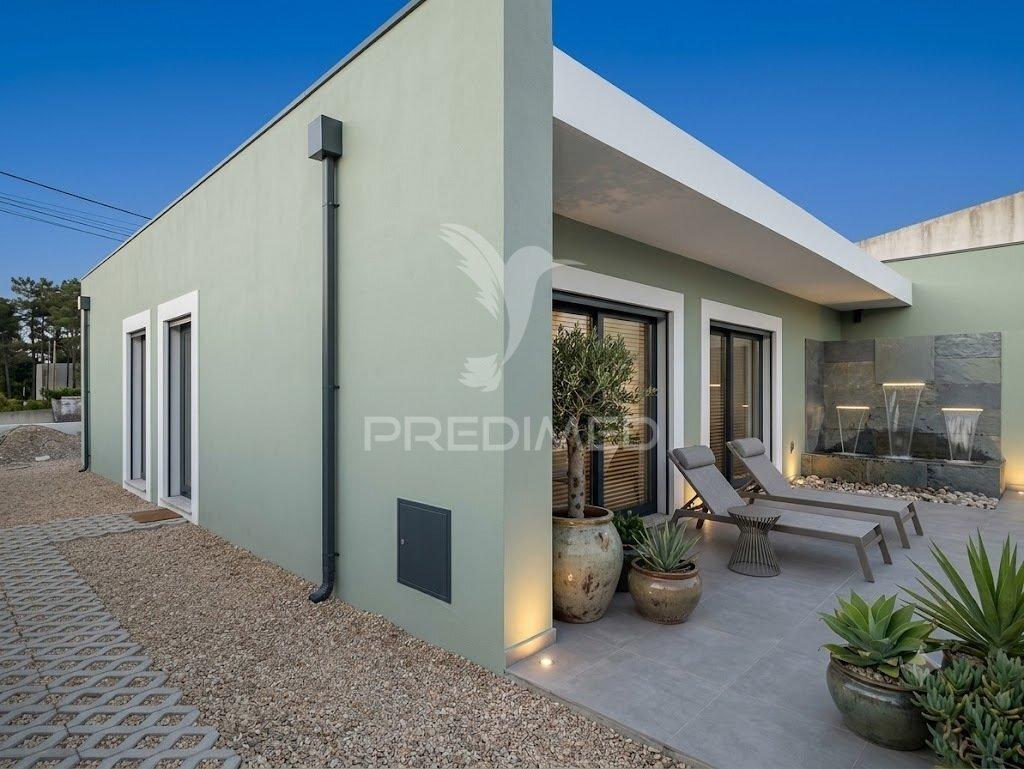Moradia contemporânea t3 foros de amora