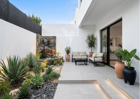 Moradia contemporânea t3 foros de amora