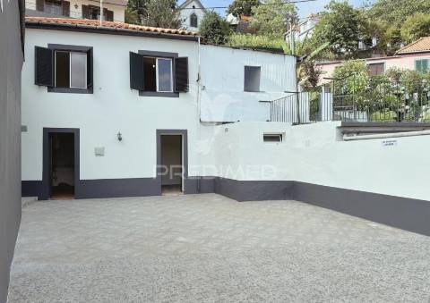 Moradia t2 renovada com logradouro – monte, funchal