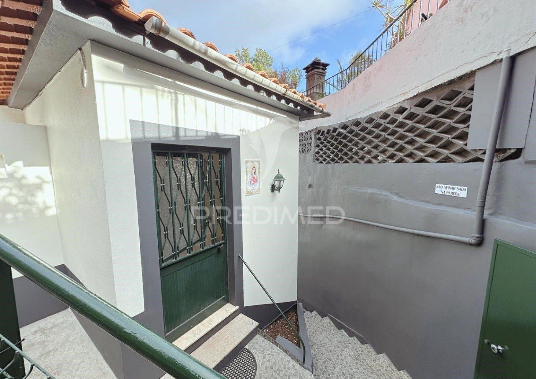 Moradia t2 renovada com logradouro – monte, funchal