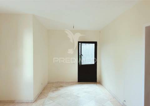 Moradia t2 renovada com logradouro – monte, funchal