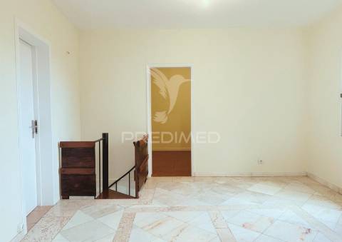 Moradia t2 renovada com logradouro – monte, funchal