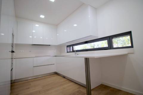 MORADIA T4 NOVA em LOURES