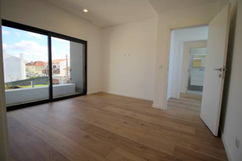 MORADIA T4 NOVA em LOURES