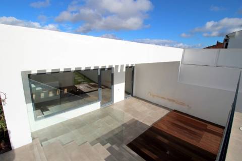 MORADIA T4 NOVA em LOURES