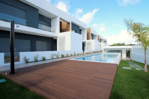 MORADIA T4 NOVA em LOURES