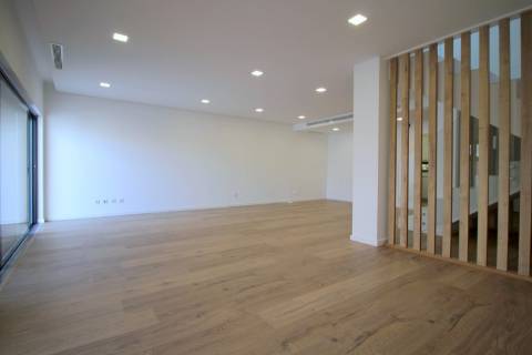 MORADIA T4 NOVA em LOURES