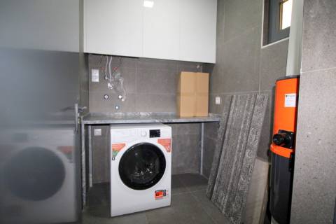 MORADIA T4 NOVA em LOURES