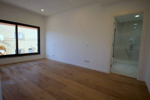 MORADIA T4 NOVA em LOURES