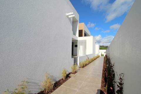 MORADIA T4 NOVA em LOURES