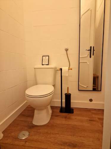 Loja localizada em Mafra, com terraço coberto, totalmente renovada.