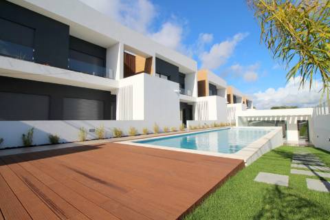 MORADIA T4 NOVA em LOURES