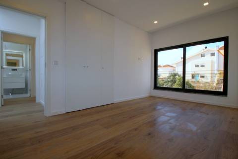 MORADIA T4 NOVA em LOURES