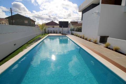 MORADIA T4 NOVA em LOURES