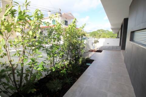 MORADIA T4 NOVA em LOURES