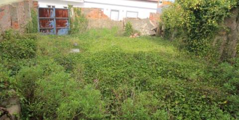 Moradia T3 com projeto aprovado, em São Pedro da Cadeira