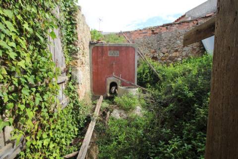 Moradia T3 com projeto aprovado, em São Pedro da Cadeira