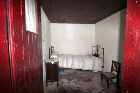 Moradia T3 com projeto aprovado, em São Pedro da Cadeira