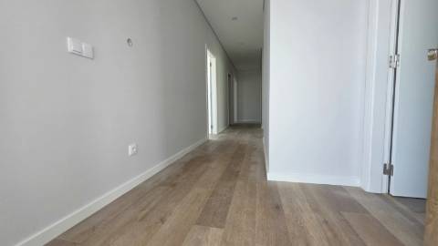 MORADIA T4 TÉRREA NOVA em SANTO ISIDORO