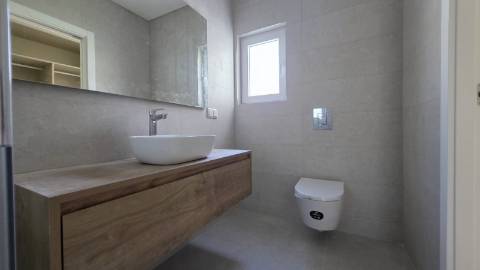 MORADIA T4 TÉRREA NOVA em SANTO ISIDORO